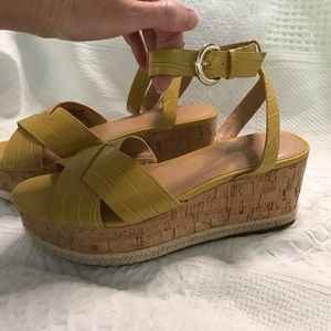 NWOT Marc Fisher yellow espadrille 10M cork sandals